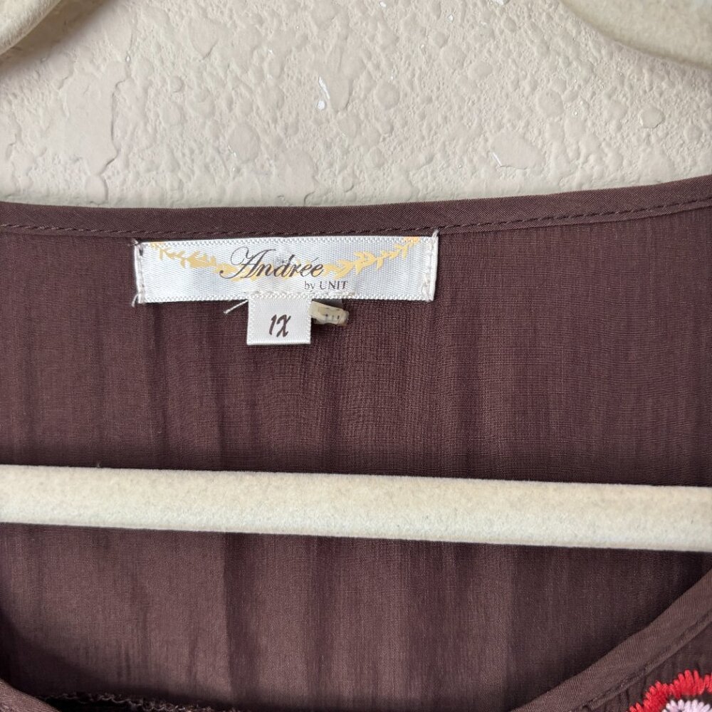 Andree by UNIT 1X Floral Embroidered Longline Sharkbite Hem Blouse Top - Picture 3 of 12